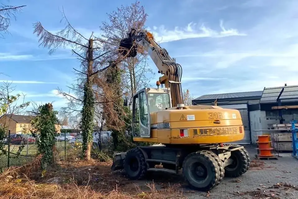 Baumarbeiten, Bagger unterstützt
